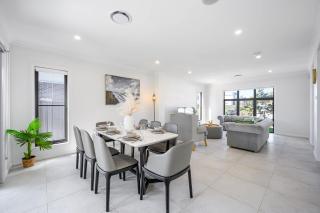 Modern 4BD Family Retreat Near Leppington - 3