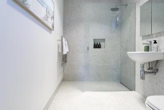Modern Getaway with Balcony & Secure Parking - Kings Park - 9