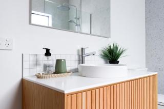 Modern Getaway with Balcony & Secure Parking - Kings Park - 7