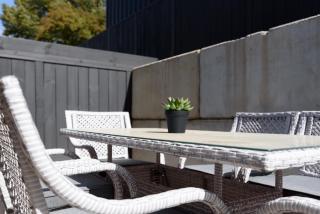 Modern Getaway with Balcony & Secure Parking - Kings Park - 1