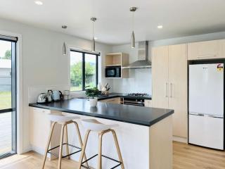 Cosy 4 Bedroom Home - - 0