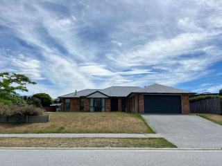 Cosy 4 Bedroom Home - - 7