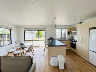 Cosy 4 Bedroom Home - - 1