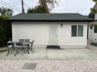 Private gated 1bed & 1bath amazing for 2 in Los Angeles near Universal studio & Hollywood -  - 5