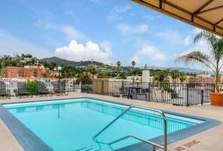 2BR Hollywood Apt Deluxe - 7
