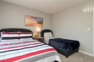 2BR Hollywood Apt Deluxe - 6