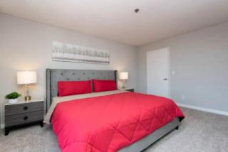 2BR Hollywood Apt Deluxe - 1