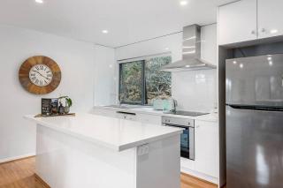 The Treetops Nest Apartment-self contained - Taroona - 4