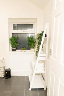 City Centre Large House Free Parking & Fast Wi-Fi - 6