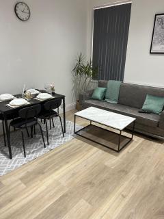 Free Parking ,Modern 4 bedrooms 10min from Birmingham city centre ideal for contractors ,Groups and Families - Birmingham - 0