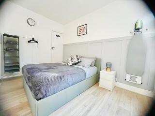 Free Parking ,Modern 4 bedrooms 10min from Birmingham city centre ideal for contractors ,Groups and Families - Birmingham - 6