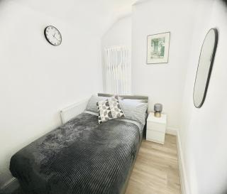 Free Parking ,Modern 4 bedrooms 10min from Birmingham city centre ideal for contractors ,Groups and Families - Birmingham - 7