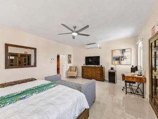Hospitality Expert BTS 7 - Pool Beach & Bar - Montego Bay - 3