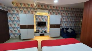 Hotel Sahu Near Kashi Vishwanath Temple Gate - 8
