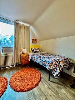 Private room with two twin beds air conditioning and shared bathrooms located near SeaTac Airport and Downtown Seattle - Seattle - 6
