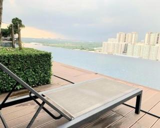 F1-31-07 Abstract Studio1Tamarind 2QB Wifi NETFParking - 2