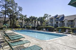 Coastal 2Bdrm Stay, Pool Access, Walk to Beach - Île de Hilton-Head - 9