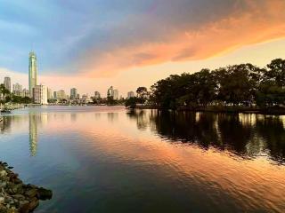 Charming Chevron Island Haven- Dog-Friendly Retreat Right on Main River - Gold Coast - 4