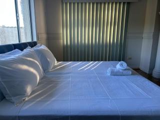 Charming Chevron Island Haven- Dog-Friendly Retreat Right on Main River - Gold Coast - 3