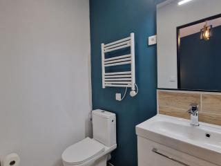 Studio moderne et calme au centre-ville avec parking sécurisé - FR-1-591-723 - Châteauroux - 2