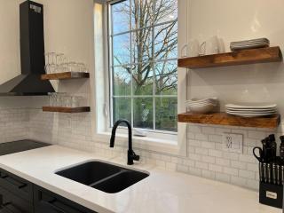Garden Suite with Pool and Sauna - Brampton - 6