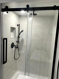Garden Suite with Pool and Sauna - Brampton - 4