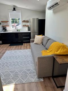 Garden Suite with Pool and Sauna - Brampton - 2