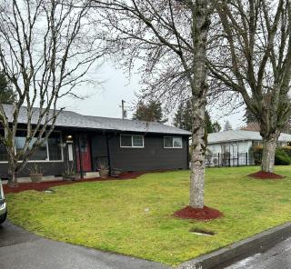 Emerald City 3 Bedroom 1 bath Home - 8