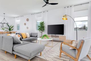 Modern Disney Retreat, 5BR Magic Home - 6