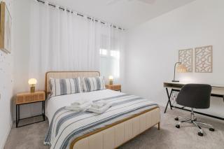 Modern Disney Retreat, 5BR Magic Home - 2