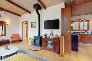 Serene Retreat with Hot Tub - Fire Pit - Deck - Forestville - 5