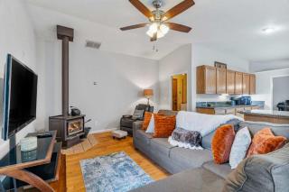 Large Family-Friendly Home on NW Side - Dogs OK - Olympia - 5