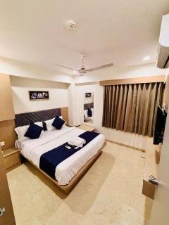 Hotel Royal Square - Ahmedabad - 4