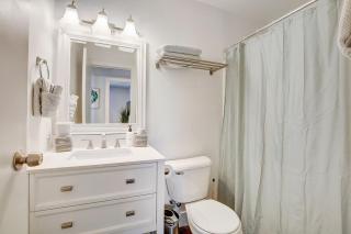 Pool & Hot Tub! Centrally Located, Less Than 3 Miles to The Strip! - 5