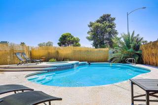 Pool & Hot Tub! Centrally Located, Less Than 3 Miles to The Strip! - Las Vegas - 1