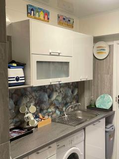 "The Nautical" Dog Friendly Seafront Apartment - 2
