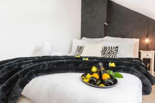 Top Floor Elegance 1 Bedroom - 5