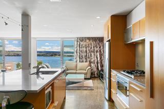Waimahana Apartments - 1