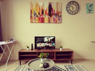 F2-18-03 Castle Suites Tamarind WiFi Netflix FreeParking - 2