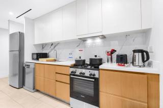 Relaxing 1BR in Dubai With Access to Pool, Gym & Parking - 2