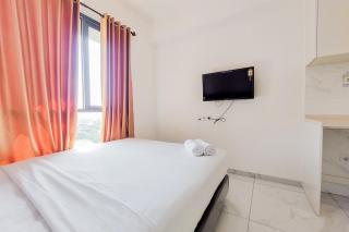 Cozy and Comfort Studio Sky House Alam Sutera Apartment By Travelio - Tangerang - 7
