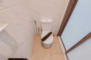 Cozy and Comfort Studio Sky House Alam Sutera Apartment By Travelio - Tangerang - 1