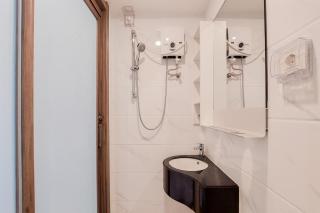 Cozy and Comfort Studio Sky House Alam Sutera Apartment By Travelio - Tangerang - 3