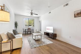 CozySuites Glendale - Westgate with pool 12 - Glendale - 5