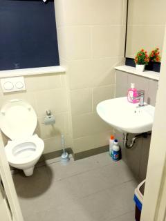 F2-19-03 Cherry-Blossom1BRTamarindWIFINETFLIXParking - 3