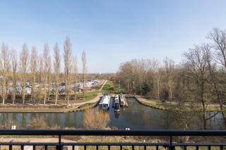 Lovely Home Near Canal, Park, & Central MK - 3