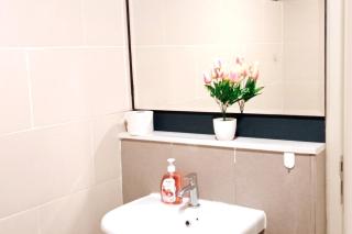 F2-12-01 Devine Home Tamarind WIFI NETFLIX FREEPARKING - 6