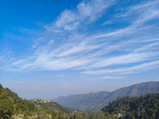 4bhk serviced villa for family events !! BBQ & bonfire facility available !! Kasauli By ExoticStays - Kasauli - 1