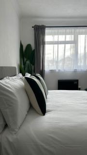 The Snug Nest - Modern 2 Bedroom Apartment - Belvedere - 8