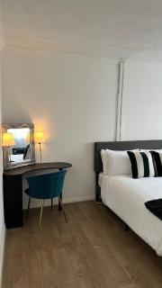 The Snug Nest - Modern 2 Bedroom Apartment - Belvedere - 6